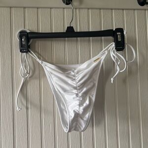 NWOT WHITE FOX White Ruched Bikini Bottom size small